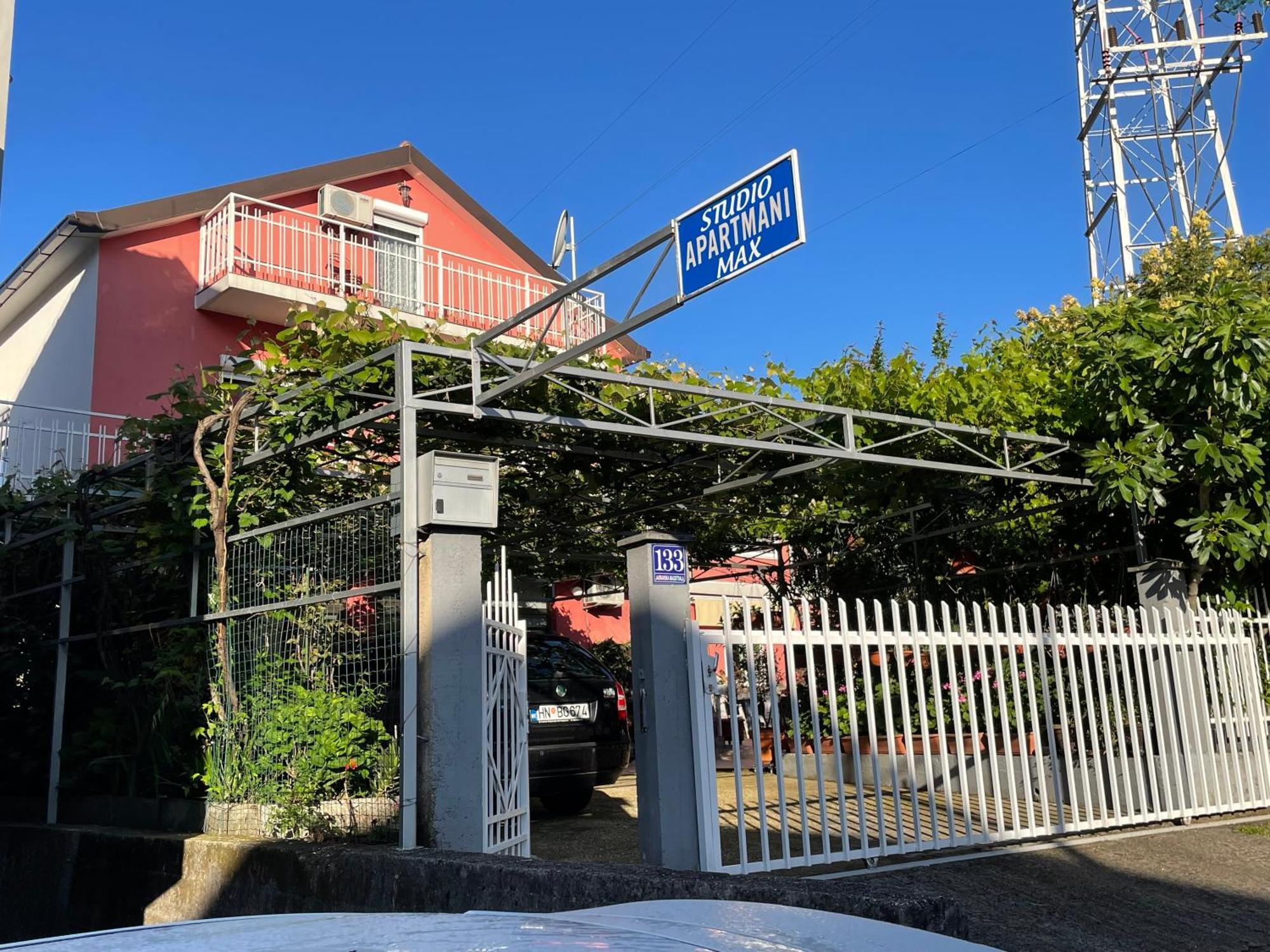 Studio Max Bijela Dış mekan fotoğraf